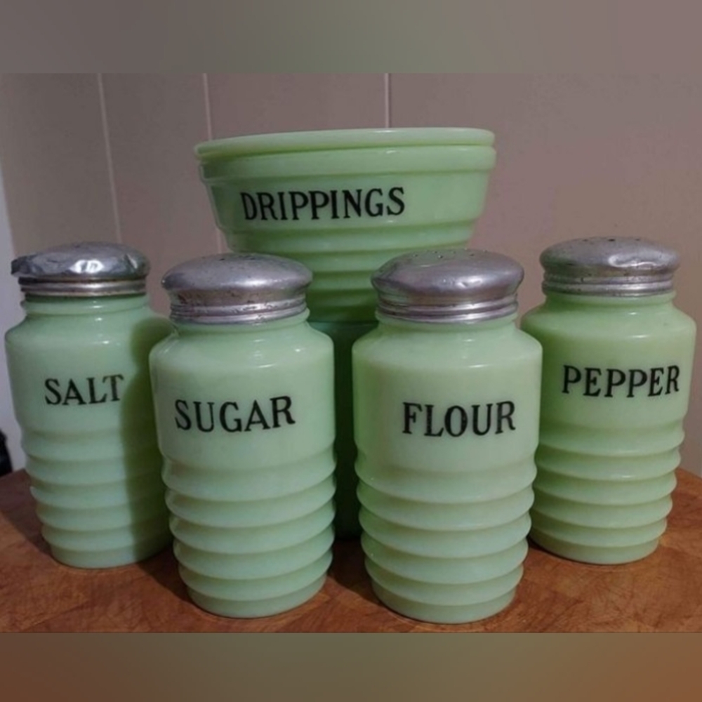 Vintage Jeannette Jadeite Round Range Set / Beehive